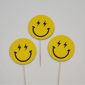 Smiley Face Cupcake Toppers: Groovy Party Decorations