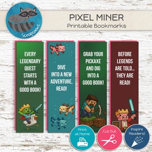 Może przedstawiać: Zestaw czterech drukowanych zakładek do książek z ilustracjami i tekstem w stylu Minecraft. Każda zakładka ma inny wzór z postaciami i frazami takimi jak "Każda legendarna wyprawa zaczyna się od dobrej książki!" i "Zanurz się w nowej przygodzie, czytaj!"
