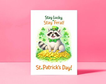 Tarjeta imprimible del Día de San Patricio con mapache: Mantente afortunado, mantente salvaje