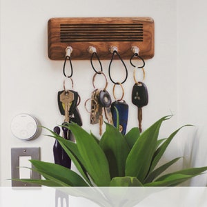 handgemaakte houten sleutelhouder voor muur, luidspreker houten sleutelopslag, aan de muur gemonteerd sleutelrek, rustieke sleutelhaak, houten home wanddecoratie, sleutel organizer afbeelding 5