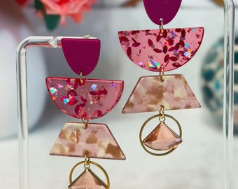 Pendientes colgantes geométricos maximalistas con confeti rosa brillante y gema rosa - Pendientes acrílicos - Joyería llamativa para mujer