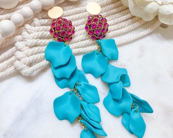 Longues pendantes pendantes géométriques bleues pétales de rose | Boucles d'oreilles florales | Bijoux tendance uniques pour femme