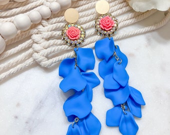 Longues pendantes pendantes géométriques bleues pétales de rose | Boucles d'oreilles florales | Bijoux tendance uniques pour femme