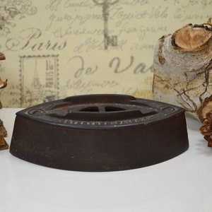 Nice Antique Colebrookdale Sad Iron, Early 1900&#39;s Vintage Cast Iron, Textile and Household Goods