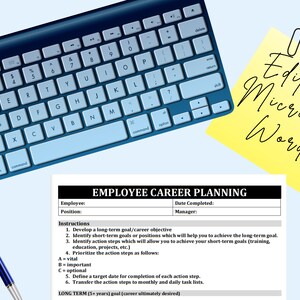 Puede incluir: Una hoja de trabajo de planificaci&oacute;n de carrera para empleados imprimible con instrucciones sobre c&oacute;mo desarrollar objetivos a largo plazo y a corto plazo. La hoja de trabajo incluye secciones para el nombre del empleado, el puesto, la fecha de finalizaci&oacute;n y el gerente.