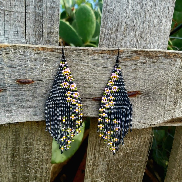 Anthracite grey floral beaded fringe earrings seed bead earrings dangle boho earrings chandelier earrings native beaded earrings