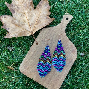 Colorful zig zag earrings, native beaded fringe earrings,shoulder duster,monochrome,simple,minimalist,bohemian wedding,basic,tassel