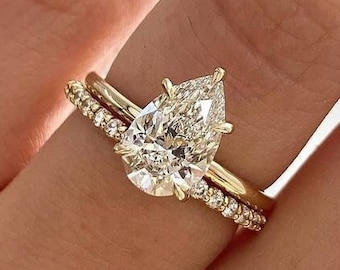 Bague de fiançailles en moissanite taille poire/diamants cultivés en laboratoire de 2,50 carats | Ensemble nuptiale | Ensemble d'alliances en or 18 carats | Ensemble de bagues d'anniversaire pour elle