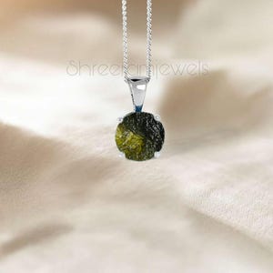 Pingente redondo de moldavita em prata esterlina: presente de aniversário