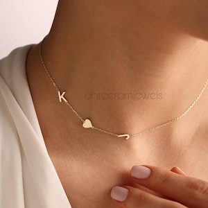 Collar lateral - Iniciales doradas - Regalo de Navidad - Regalos para mamá - Estilo minimalista - Collar dorado - Regalo para damas de honor - Collar con letras