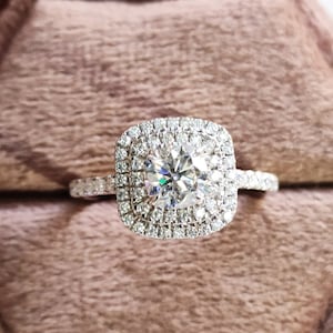 Dubbele halo kussen geslepen Moissaniet verlovingsring minimalistische halve eeuwigheid effenen verlovingsring 14k witgoud kathedraal set trouwring