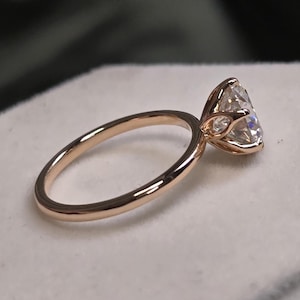Tulip Blume Einstellung Verlobungsring, 14k Rose Gold 8.50 mm Rundschliff Moissanite Solitaire Brautring, Lotus Korb Set Versprechensring für Sie