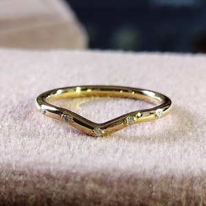 10k Yellow Gold Starburst Curved Wedding Band, Round Cut Moissanite Diamond Star Wedding Band, Free Engraved Platinum Band Rings for Women
