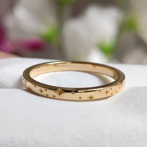 Vintage Starburst Wedding Band, 14k Yellow Gold Celestial Engraved Engagement Ring Star Wedding Rings for Women Sunburst Thick Platinum Band