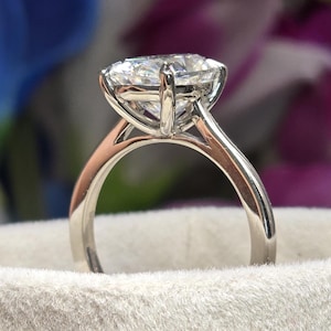 Großer Oval Moissanit Ring, Oval Solitär Verlobungsring, 14k Gold Vintage Kathedralen Ring, Jubiläumsgeschenk, Handgemachter Ring