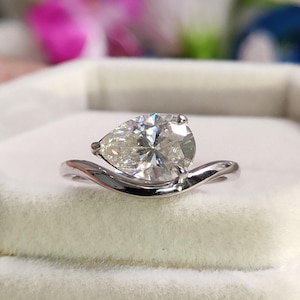 Horizontal Pear Cut Engagement Ring, East-West Solitaire Diamond Moissanite 14k Solid Gold Ring, Single Diamond Wedding Ring, Everyday Ring
