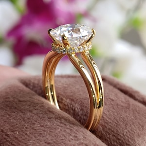 10k/14k/18k Solid Gold Split Shank Band Oval Moissanite Engagement Ring, Unique Hidden Halo Diamond Solitaire Ring, Valentine Proposal Ring