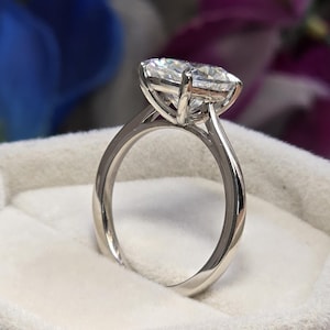 Vintage Kathedralen Einstellung Verlobungsring in 14 Karat Weißgold, Großer Oval Moissanit Ring für Sie, Oval Solitär Ehering für Frauen