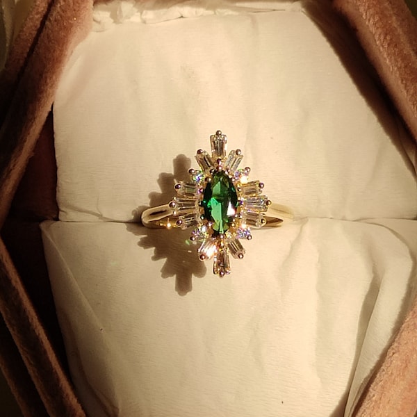 Vintage Starburst Ring Green Emerald Marquise Cut Gemstone Engagement Ring Side Baguette Halo Moissanite Diamond Ring 14k Gold Art Deco Ring