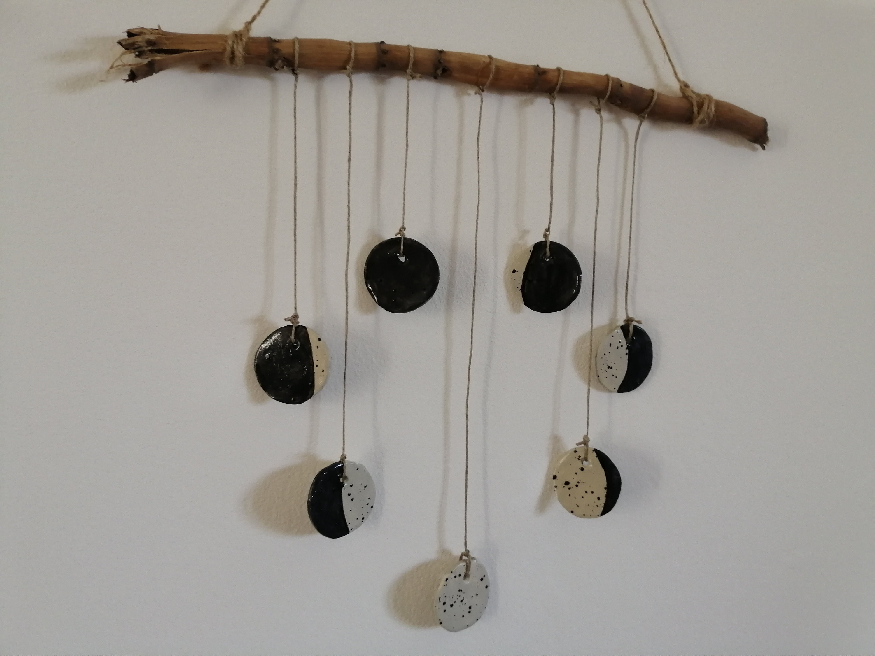 Suspension Murale Cycle Lunaire en Argile