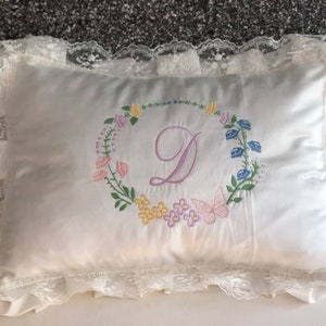 パーソナライズされたモノグラム刺繍の枕カバーとブランケットセット
