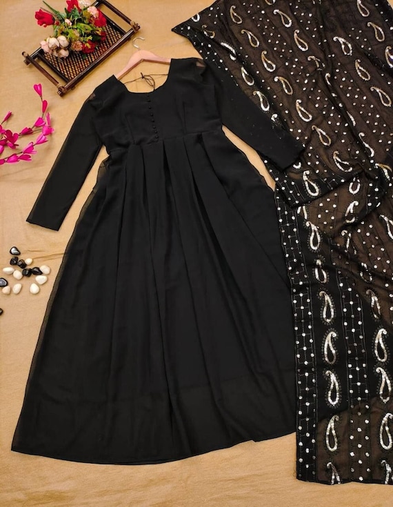 Very Impressive Pakistani Black Party Dresses Designs Ideas for Girls 2022  | Stylish short dresses, Stylish dresses, Stylish dress book