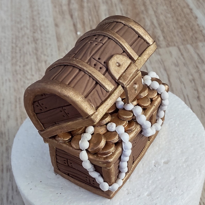 Edible Treasure Chest cake topper. Edible gold coins and pearls inside. Perfect for pirate themed cake. image 2