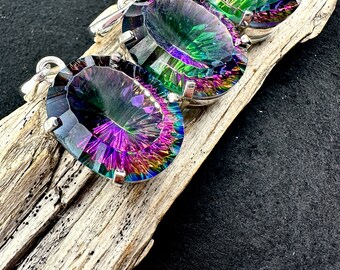 アンダラクリスタルネックレス ファセットレインボーペンダント