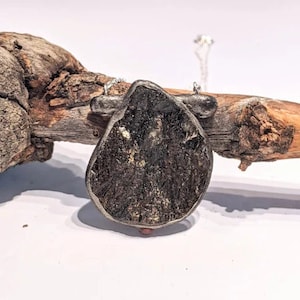 Collier en cristal nuummite, carte d'authenticité, bijoux empathe, PIERRE BRUTE, bijoux, cristaux, encodage mauvais œil, bijoux faits main # H106