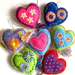 Mexican felt heart, folk art appliqués, decorations for Cinco de mayo, felt gift tags, boho hand embroidered hearts, party favor