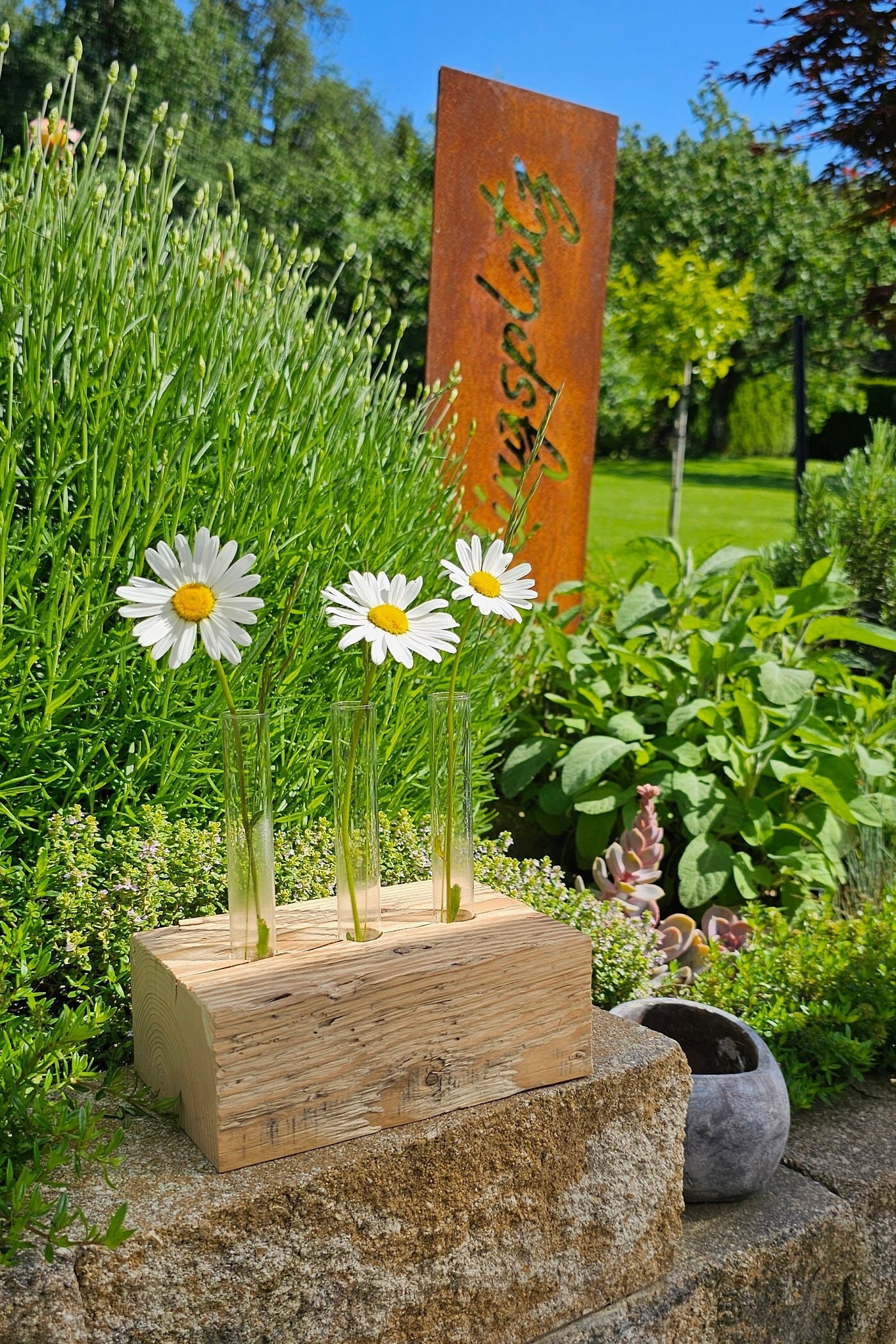 Vaso da fiori realizzato con vecchie travi di legno | Barra per fiori realizzata con travi di legno | Vaso in legno con provetta | Decorazioni in legn