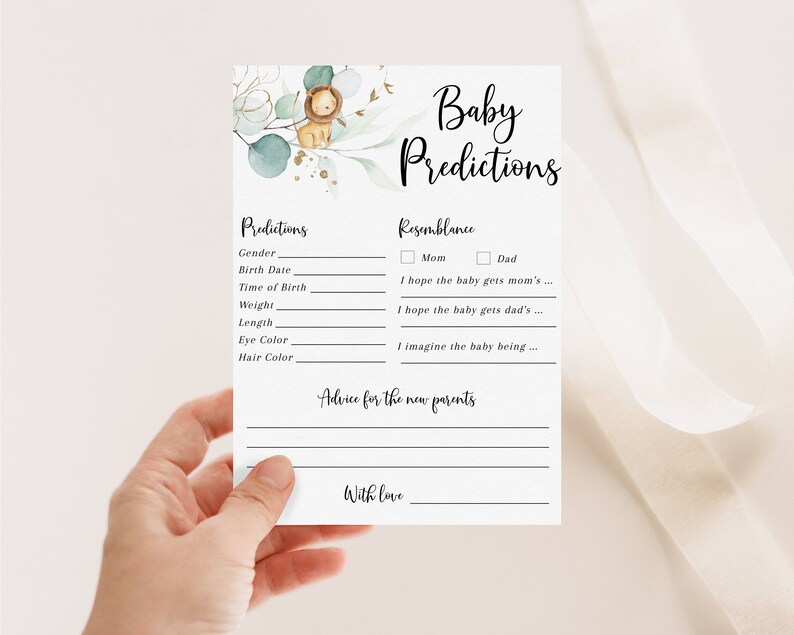 Może przedstawiać: Drukowana karta do gry na baby shower z akwarelową ilustracją lwiątka i zieleni. Karta zawiera sekcje, w kt&oacute;rych goście mogą przewidzieć płeć dziecka, datę urodzenia, godzinę urodzenia, wagę, długość, kolor oczu, kolor włos&oacute;w i podobieństwo do rodzic&oacute;w.