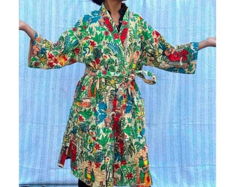 Indische handgefertigte Kantha Quilt Kimono Jacke Frauen tragen Boho Beige Farbe Frida Kantha Kimono Front offene gesteppte Jacke