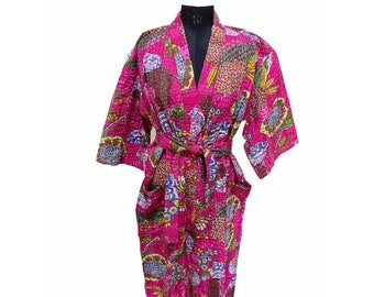 Indische handgemachte Kantha Quilt Jacke Kimono Frauen tragen Boho Pink Farbe Front Open Steppjacken