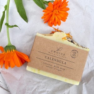 Naturseife CALENDULA mit Kokosmilch, Bio-Ringelblumen und kolloidalem Hafermehl, DUFTFREI, vegan & palmölfrei, handgemachte Seife 105g