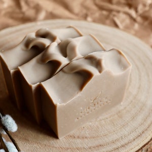 Natural soap “Orange & Patchouli” – Vegan, palm oil-free with organic cocoa butter – Cleansing clay and activated charcoal, caring, plastic-free, handmade