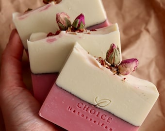 Naturseife MINT ROSE mit BIO-Kakaobutter, pflegende handgemachte Seife mit echten Rosenknospen - Rosenseife, Gastgeschenk, Partygeschenk