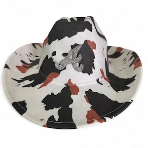 Chapéu de cowboy com strass do Atlanta Braves (chapéu personalizado da turnê Cowboy Carter - inspiração Beyoncé)
