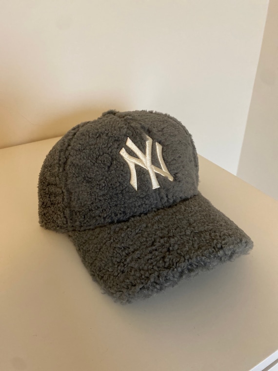 China Wholesale Hat Set Ny Purse And Hat Wholesale Thick Fuzzy