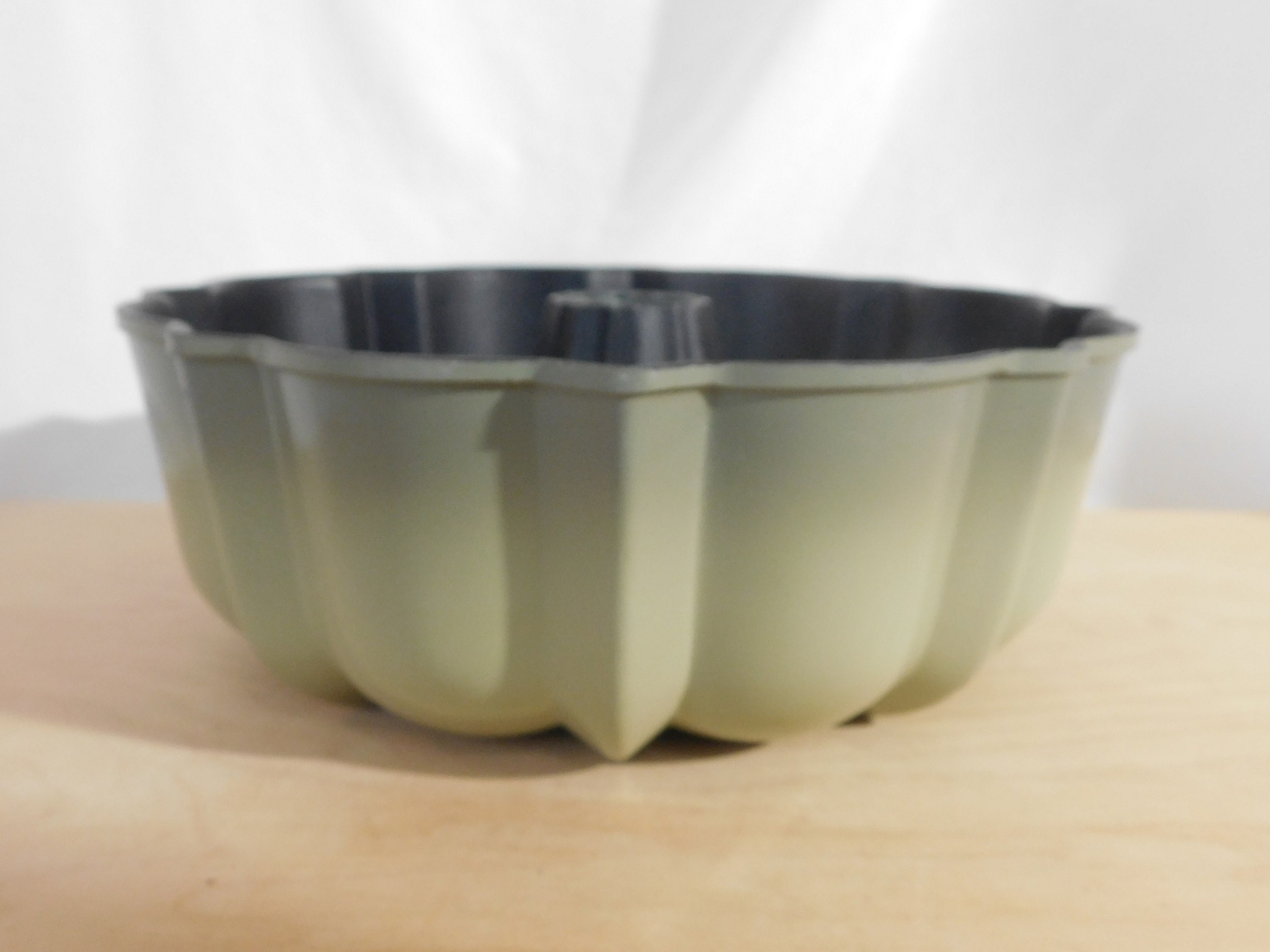 COOKWARE: NORTHLAND ALUMINUM PRODUCTS BUNDT PAN – The Weathered