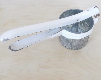 Vintage Ricers, Mid-Century, Farmhouse, Gadgets, Retro, Primitive, Kitchen Decor, Home Decor, Smasher, Cooking Tools, Chippy Paint, Juicer