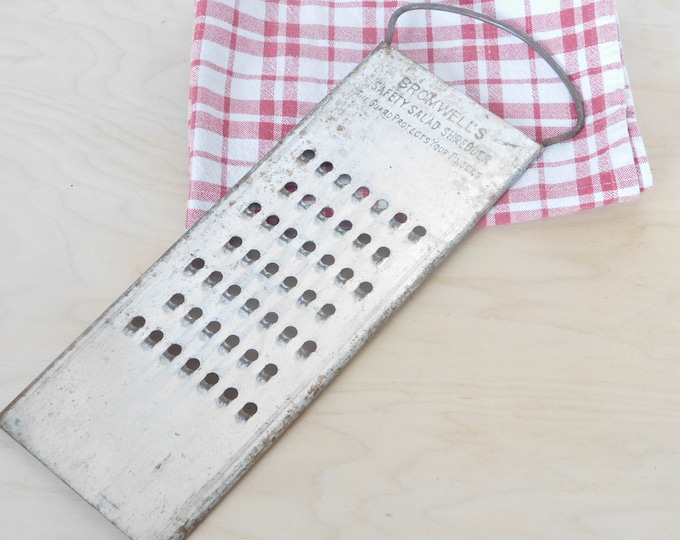Vintage Shredder, Bromwells, Safety Salad Shredder, Grater with Handle, Tall, Flat, Farmhouse Decor, Country Kitchen, Retro, Cheese Shredder