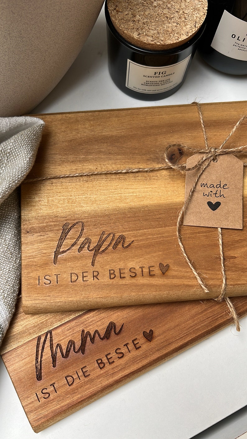 Holzbrettchen mit Gravur Mama Papa Frühstücksbrett Geschenk Muttertag Vatertag Schneidebrett Personalisiert Geschenk Geburtstag Bild 2