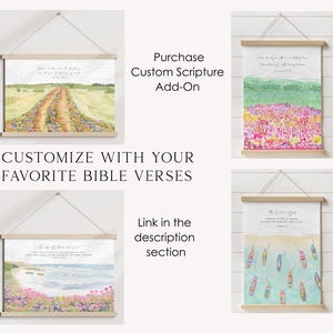 Peut inclure: Quatre impressions d'art &agrave; l'aquarelle avec des cintres en bois. Les impressions pr&eacute;sentent des paysages et des versets bibliques. Le texte "Customize with your favorite Bible verses" est &eacute;galement visible. Les impressions sont affich&eacute;es sur un mur blanc.
