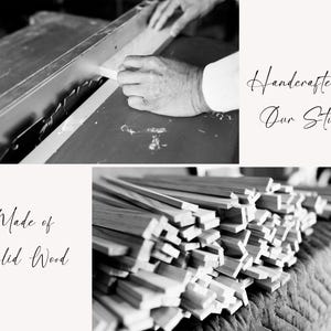 Peut inclure: Image en noir et blanc montrant le travail du bois. Une personne utilise une scie pour couper du bois. Le texte "Handcrafted in Our Studio" et "Made of Solid Wood" sont visibles. L'image montre la fabrication d'objets en bois massif.