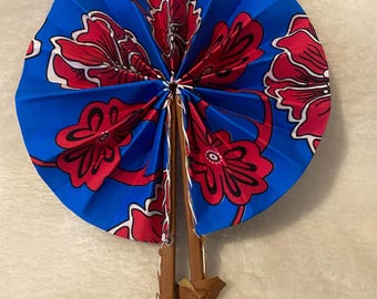Leque de mão com estampa africana