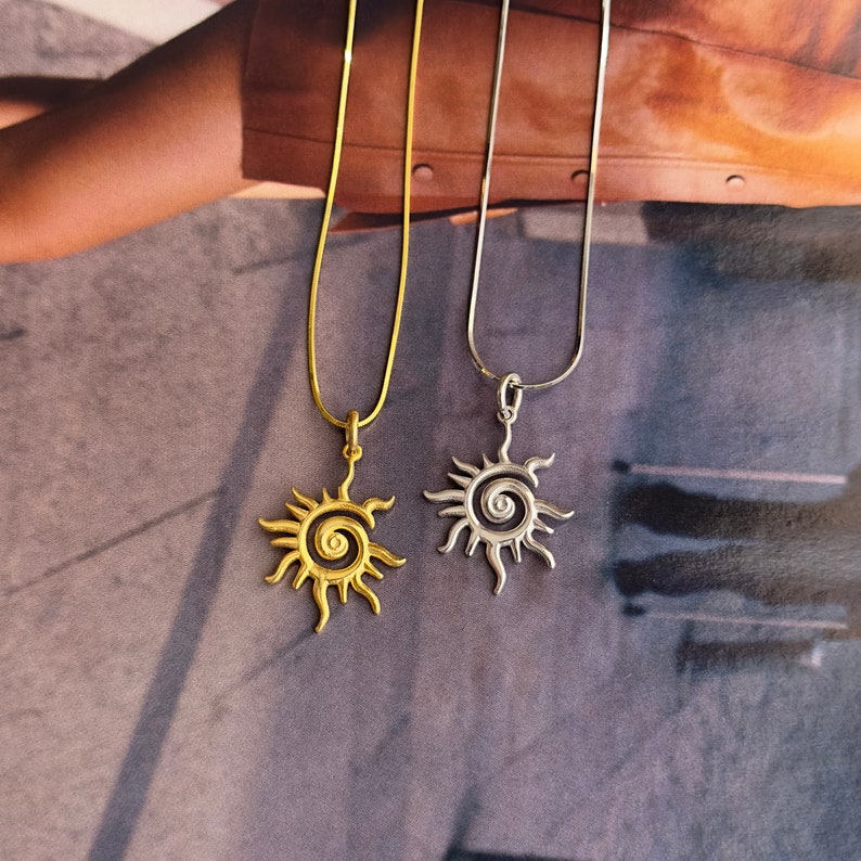 Naszyjnik Sunburst, delikatny naszyjnik słońce, złoty naszyjnik słońce, urok słońca, biżuteria letnia, niebiański naszyjnik, naszyjnik słońce zdjęcie 5