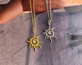 Collier soleil, collier soleil délicat, collier soleil en or, breloque soleil, bijoux d'été, collier céleste, collier avec pendentif soleil