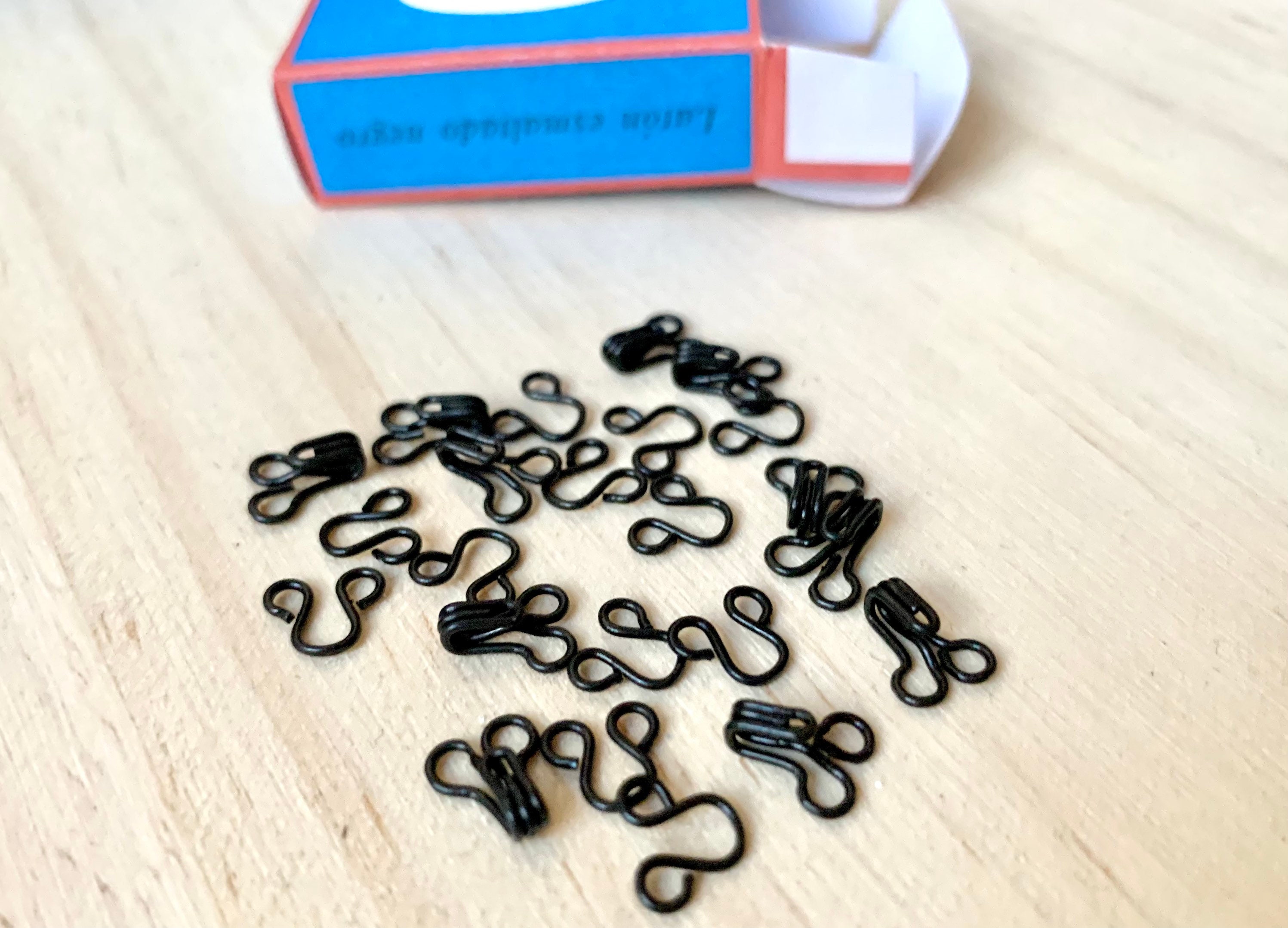 40 Set Bra Hooks And Eyes Sewing Hooks And Eyes Closure Metal Hook And Eye  Latch For Clothing For Bra Clothing Skirt Sewing DIY Craft