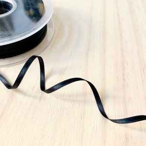 5 m smal zwart satijnen lint 3 mm (1/8"), 5 meter - dubbelzijdig puur zwart satijnen lint - dun middernachtzwart geschenkverpakkingslint 5 yards
